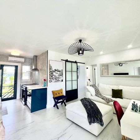 3 Seasons At The Carrington 3 Separate 2 Bedroom 1 Bathroom Apartments And A 3 Bedroom 2 Bathroom Villa Miami Esterno foto
