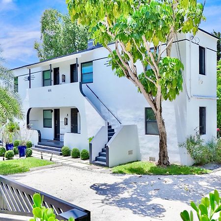 3 Seasons At The Carrington 3 Separate 2 Bedroom 1 Bathroom Apartments And A 3 Bedroom 2 Bathroom Villa Miami Esterno foto