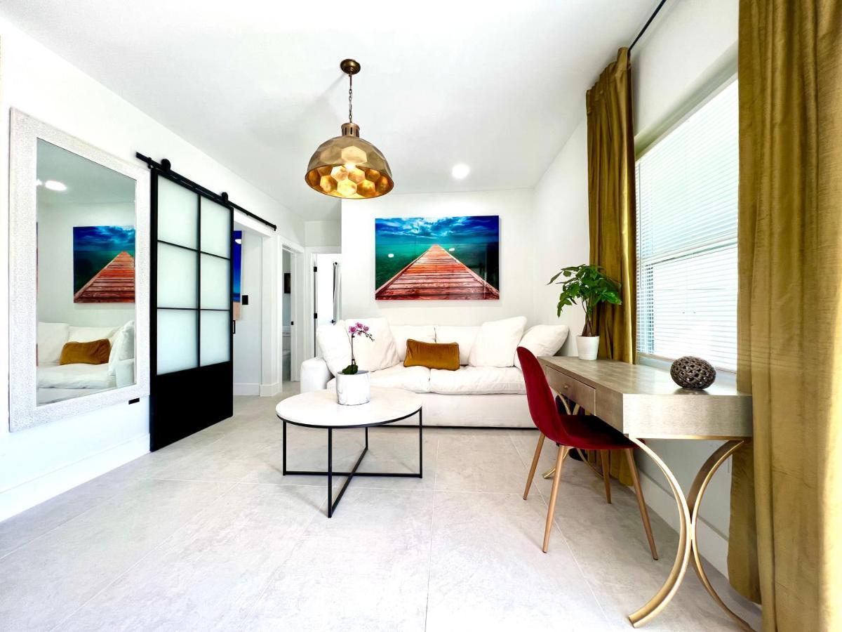 3 Seasons At The Carrington 3 Separate 2 Bedroom 1 Bathroom Apartments And A 3 Bedroom 2 Bathroom Villa Miami Esterno foto