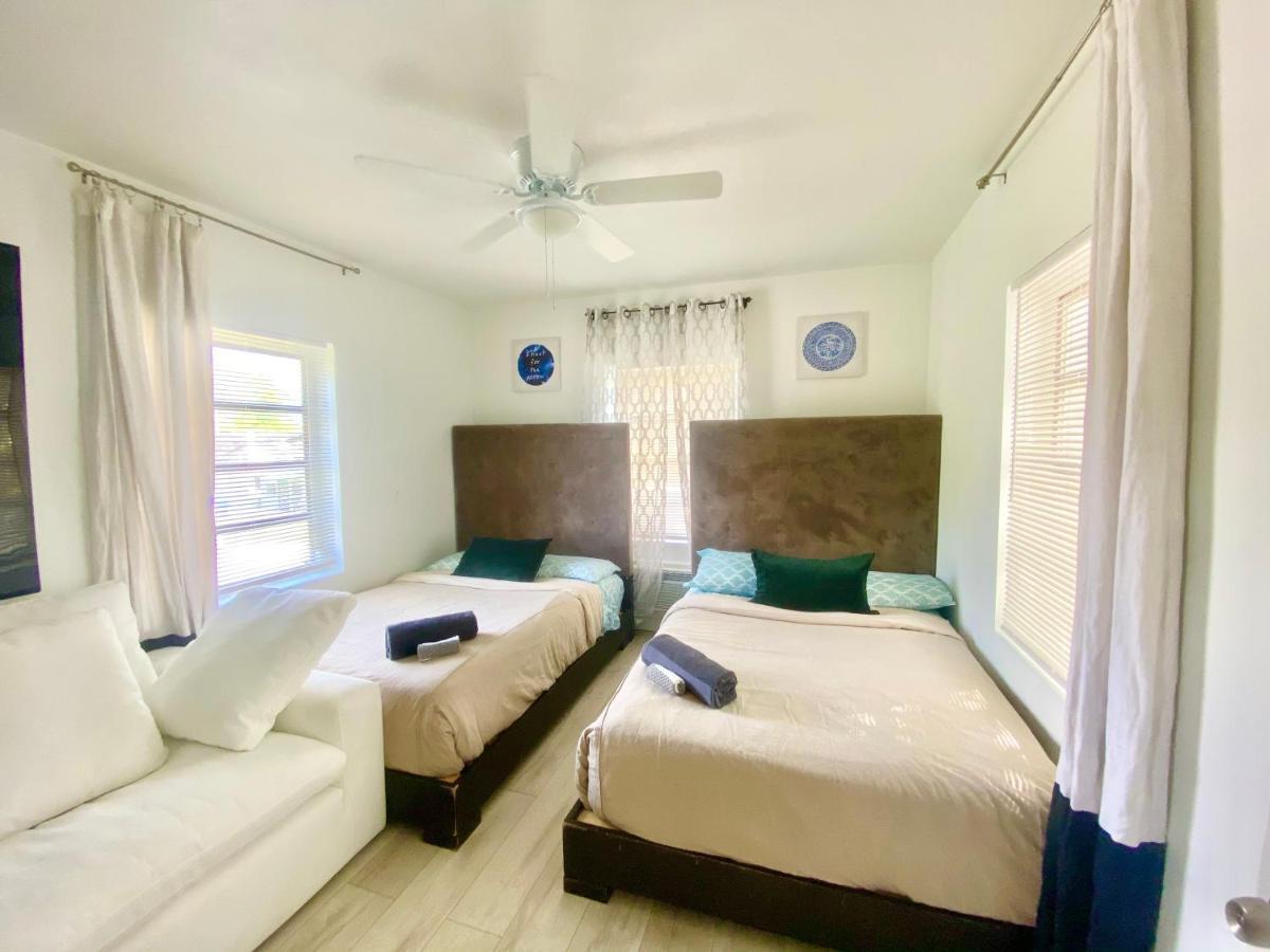 3 Seasons At The Carrington 3 Separate 2 Bedroom 1 Bathroom Apartments And A 3 Bedroom 2 Bathroom Villa Miami Esterno foto