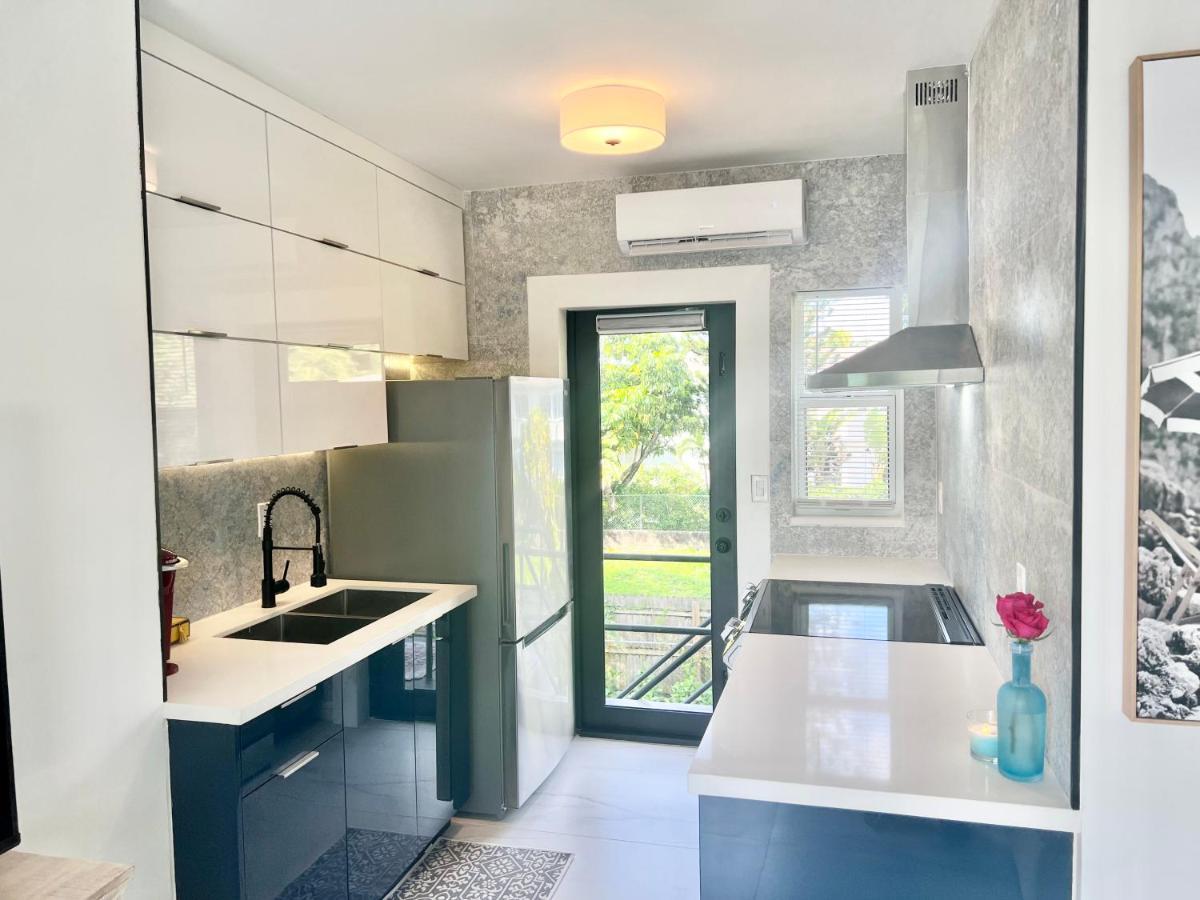 3 Seasons At The Carrington 3 Separate 2 Bedroom 1 Bathroom Apartments And A 3 Bedroom 2 Bathroom Villa Miami Esterno foto