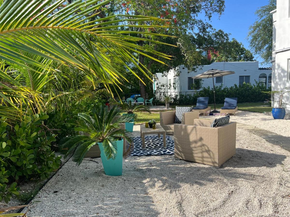 3 Seasons At The Carrington 3 Separate 2 Bedroom 1 Bathroom Apartments And A 3 Bedroom 2 Bathroom Villa Miami Esterno foto