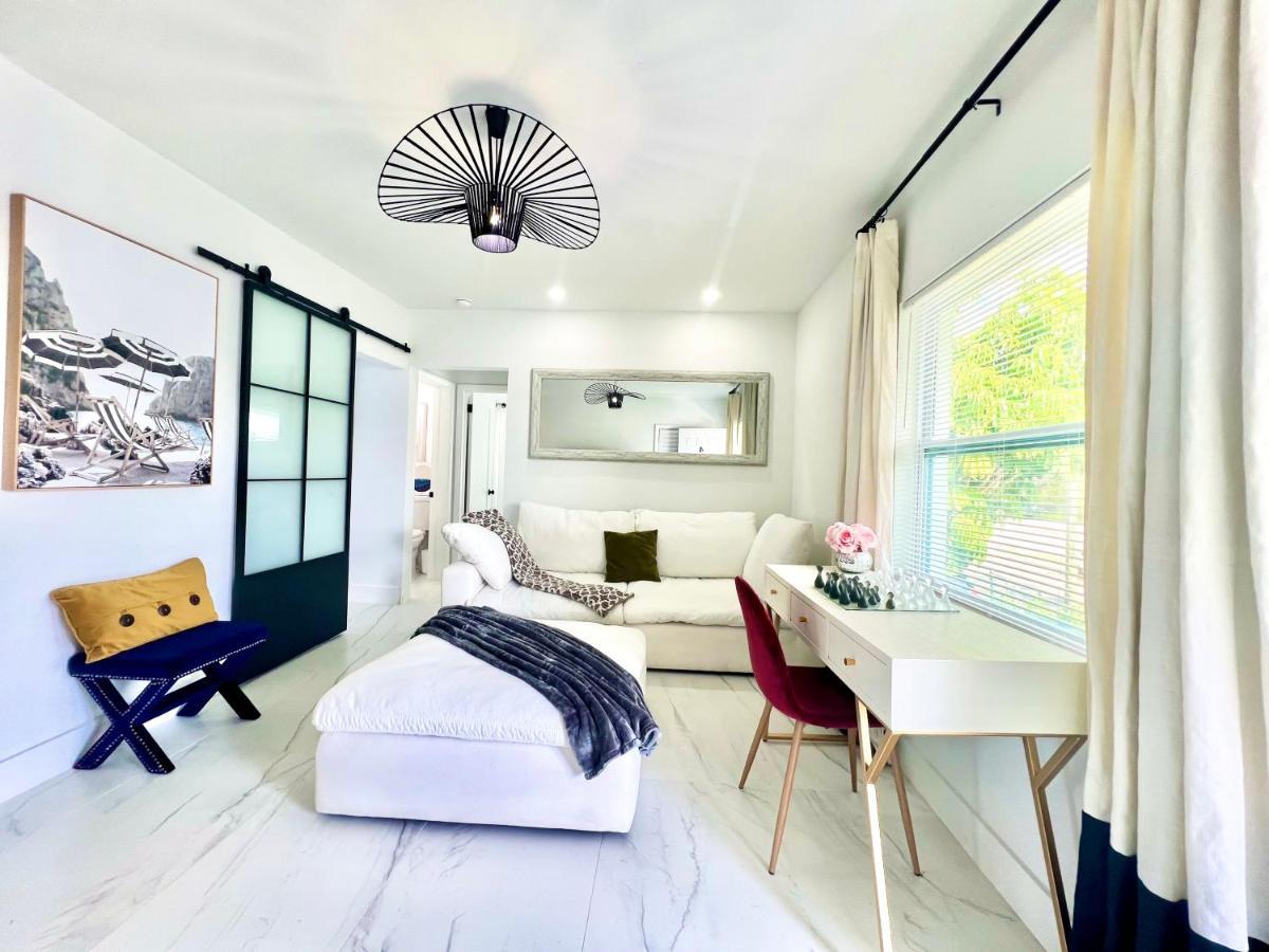 3 Seasons At The Carrington 3 Separate 2 Bedroom 1 Bathroom Apartments And A 3 Bedroom 2 Bathroom Villa Miami Esterno foto