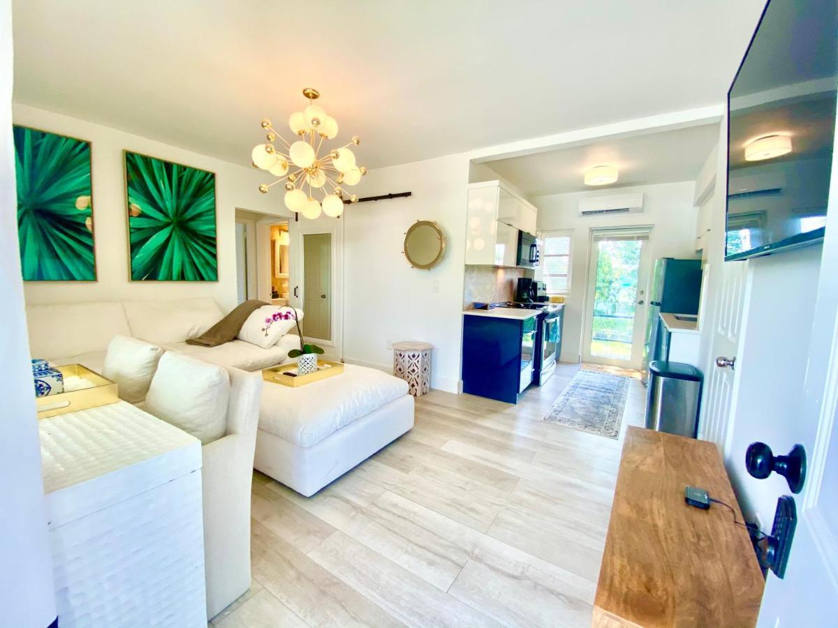 3 Seasons At The Carrington 3 Separate 2 Bedroom 1 Bathroom Apartments And A 3 Bedroom 2 Bathroom Villa Miami Esterno foto