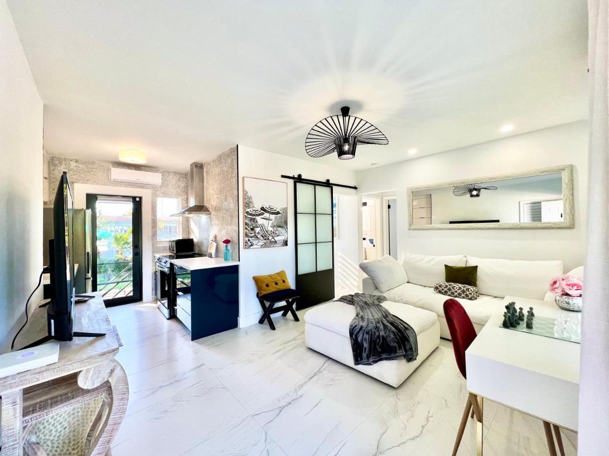 3 Seasons At The Carrington 3 Separate 2 Bedroom 1 Bathroom Apartments And A 3 Bedroom 2 Bathroom Villa Miami Esterno foto