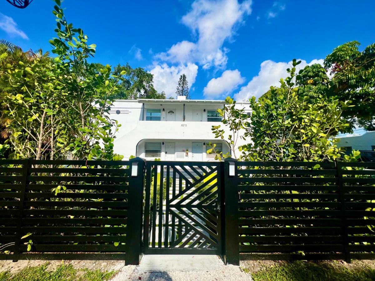 3 Seasons At The Carrington 3 Separate 2 Bedroom 1 Bathroom Apartments And A 3 Bedroom 2 Bathroom Villa Miami Esterno foto