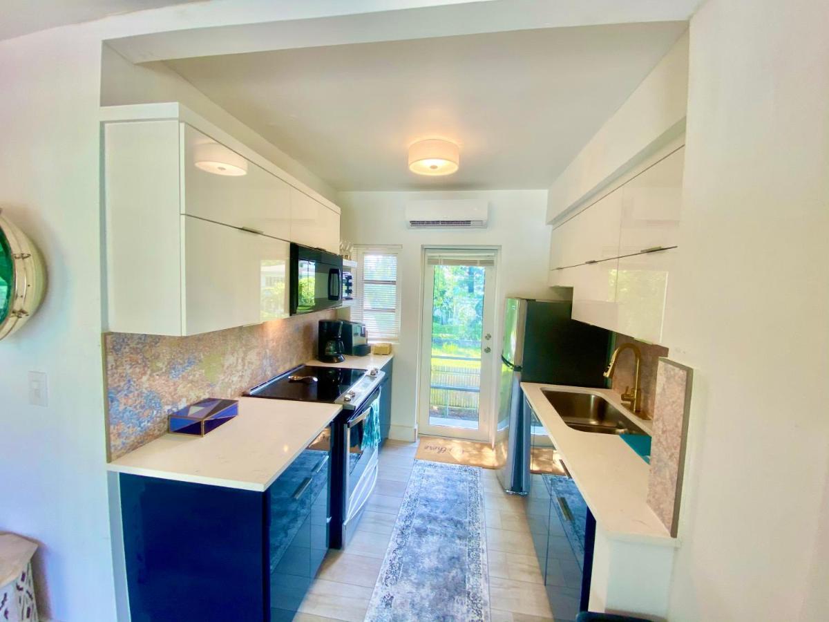 3 Seasons At The Carrington 3 Separate 2 Bedroom 1 Bathroom Apartments And A 3 Bedroom 2 Bathroom Villa Miami Esterno foto