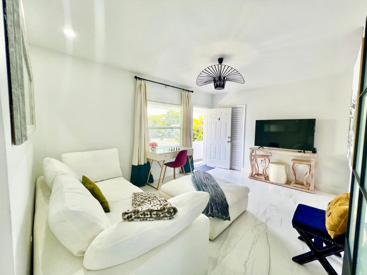 3 Seasons At The Carrington 3 Separate 2 Bedroom 1 Bathroom Apartments And A 3 Bedroom 2 Bathroom Villa Miami Esterno foto
