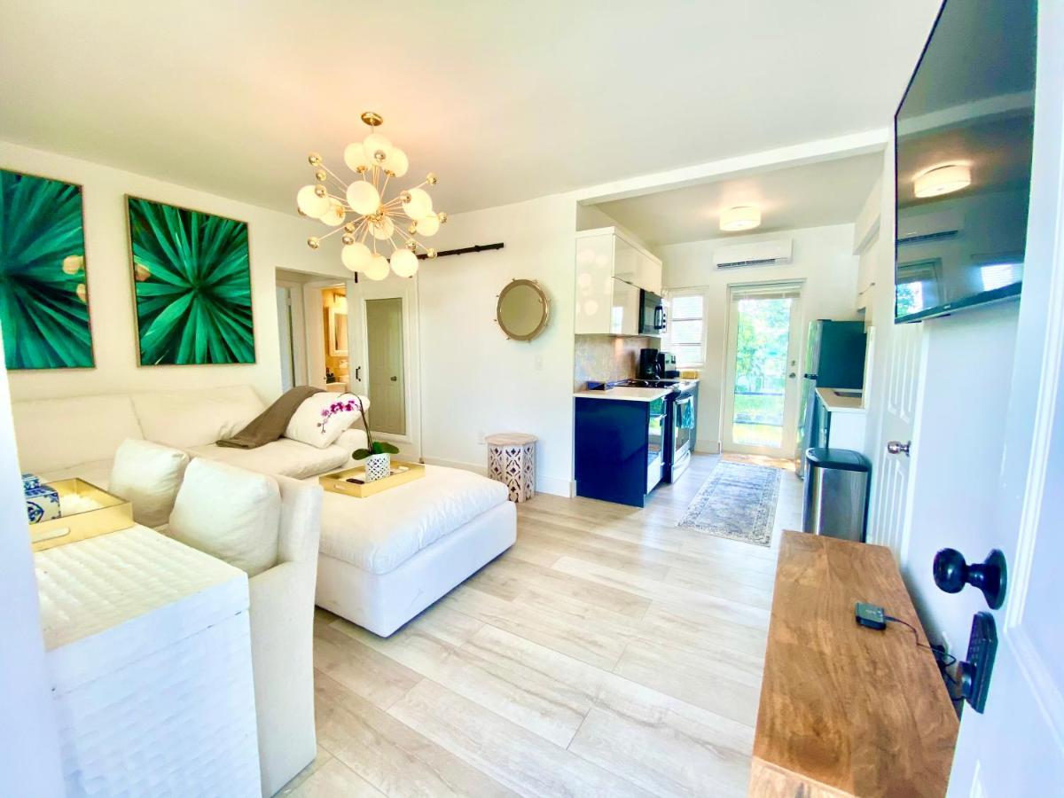 3 Seasons At The Carrington 3 Separate 2 Bedroom 1 Bathroom Apartments And A 3 Bedroom 2 Bathroom Villa Miami Esterno foto