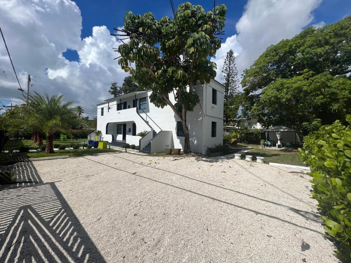 3 Seasons At The Carrington 3 Separate 2 Bedroom 1 Bathroom Apartments And A 3 Bedroom 2 Bathroom Villa Miami Esterno foto