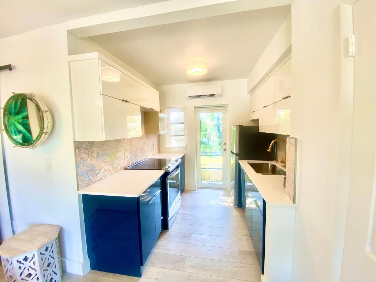 3 Seasons At The Carrington 3 Separate 2 Bedroom 1 Bathroom Apartments And A 3 Bedroom 2 Bathroom Villa Miami Esterno foto