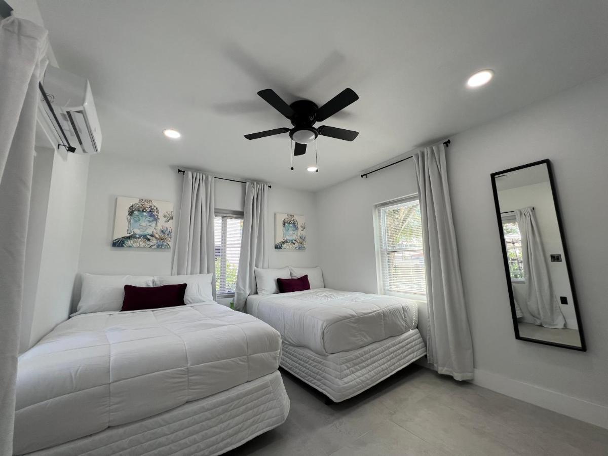 3 Seasons At The Carrington 3 Separate 2 Bedroom 1 Bathroom Apartments And A 3 Bedroom 2 Bathroom Villa Miami Esterno foto