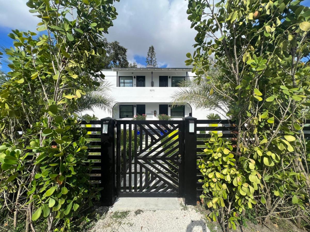 3 Seasons At The Carrington 3 Separate 2 Bedroom 1 Bathroom Apartments And A 3 Bedroom 2 Bathroom Villa Miami Esterno foto