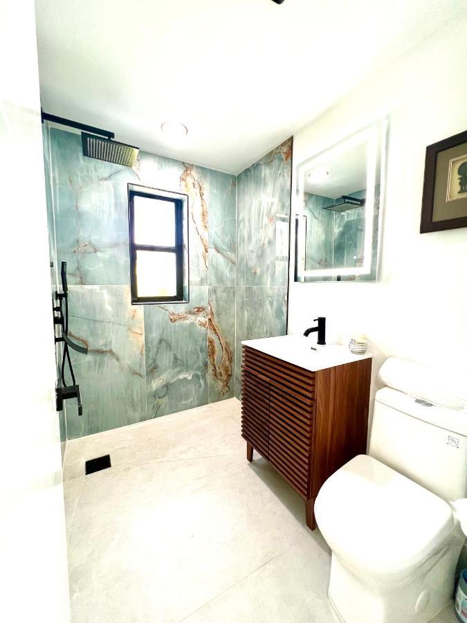 3 Seasons At The Carrington 3 Separate 2 Bedroom 1 Bathroom Apartments And A 3 Bedroom 2 Bathroom Villa Miami Esterno foto