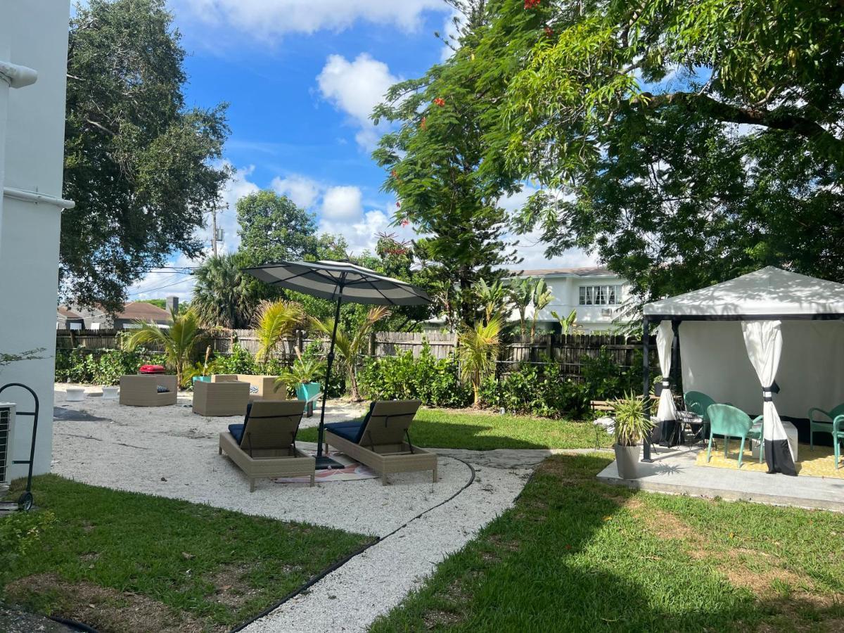 3 Seasons At The Carrington 3 Separate 2 Bedroom 1 Bathroom Apartments And A 3 Bedroom 2 Bathroom Villa Miami Esterno foto