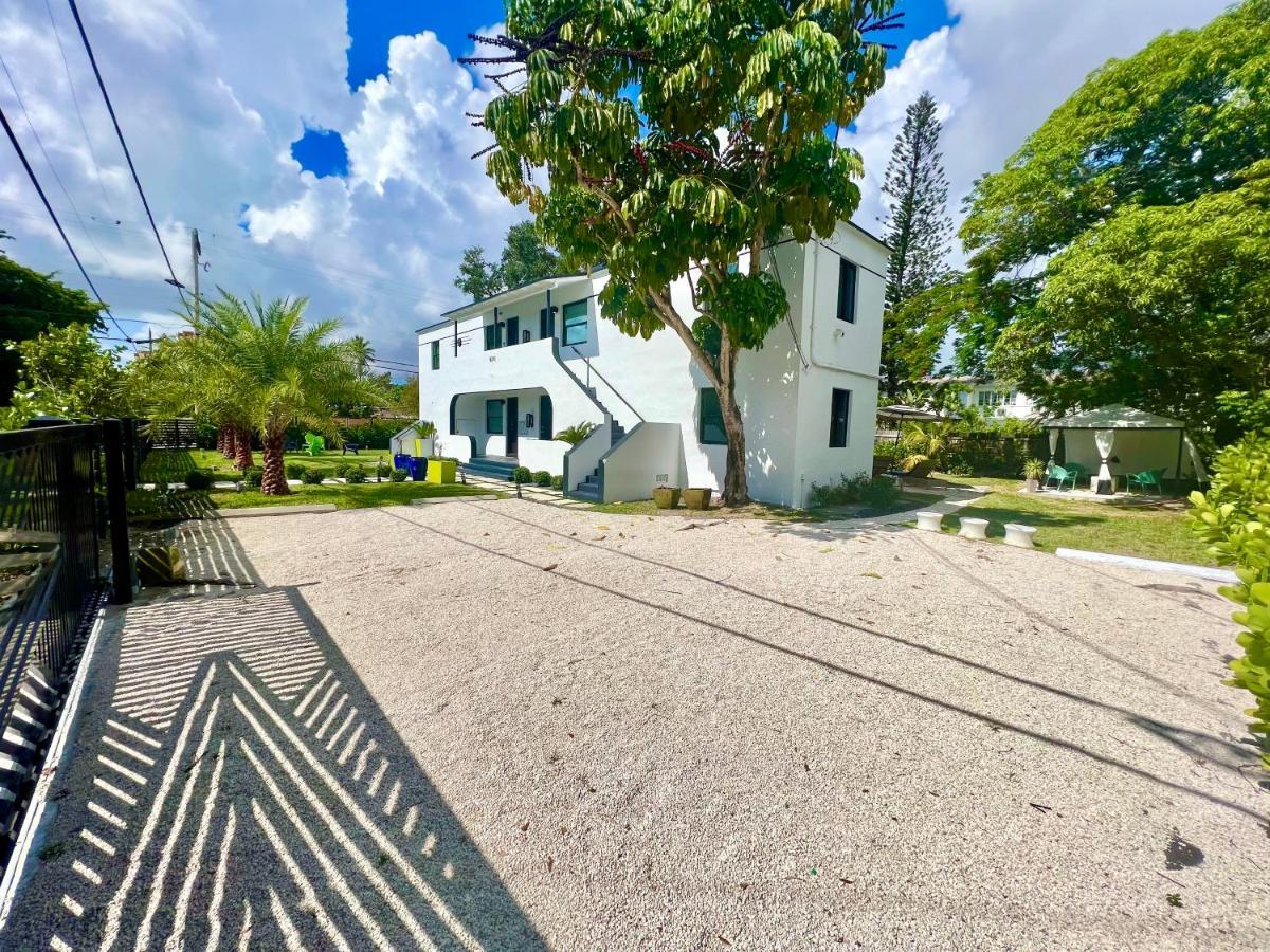 3 Seasons At The Carrington 3 Separate 2 Bedroom 1 Bathroom Apartments And A 3 Bedroom 2 Bathroom Villa Miami Esterno foto