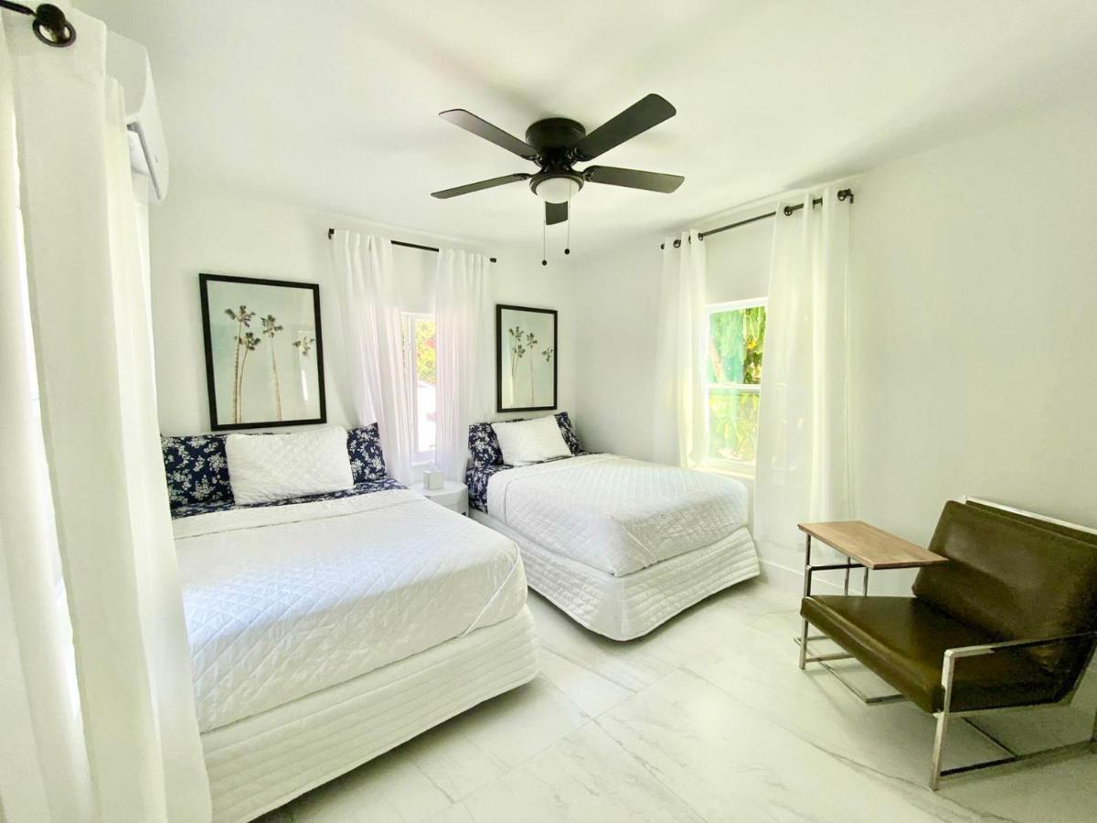 3 Seasons At The Carrington 3 Separate 2 Bedroom 1 Bathroom Apartments And A 3 Bedroom 2 Bathroom Villa Miami Esterno foto