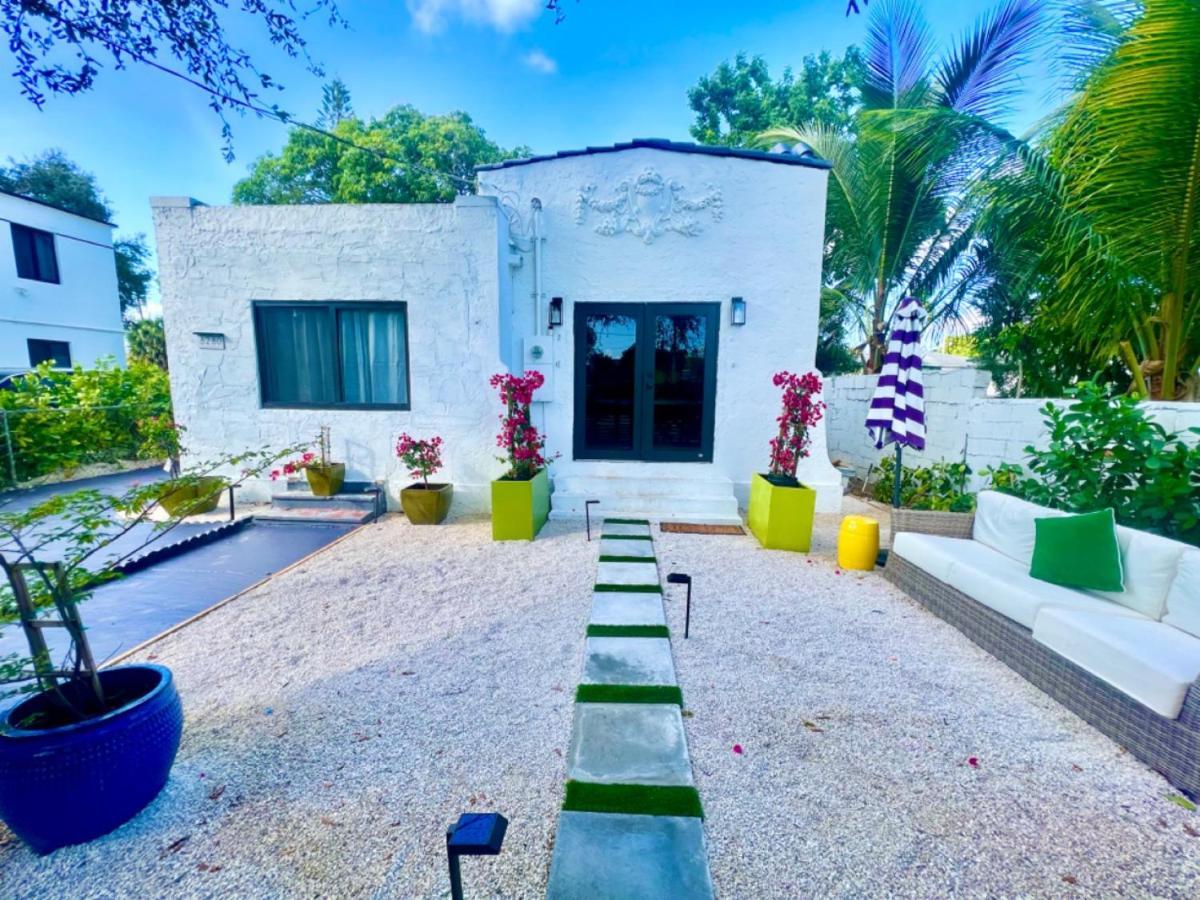 3 Seasons At The Carrington 3 Separate 2 Bedroom 1 Bathroom Apartments And A 3 Bedroom 2 Bathroom Villa Miami Esterno foto
