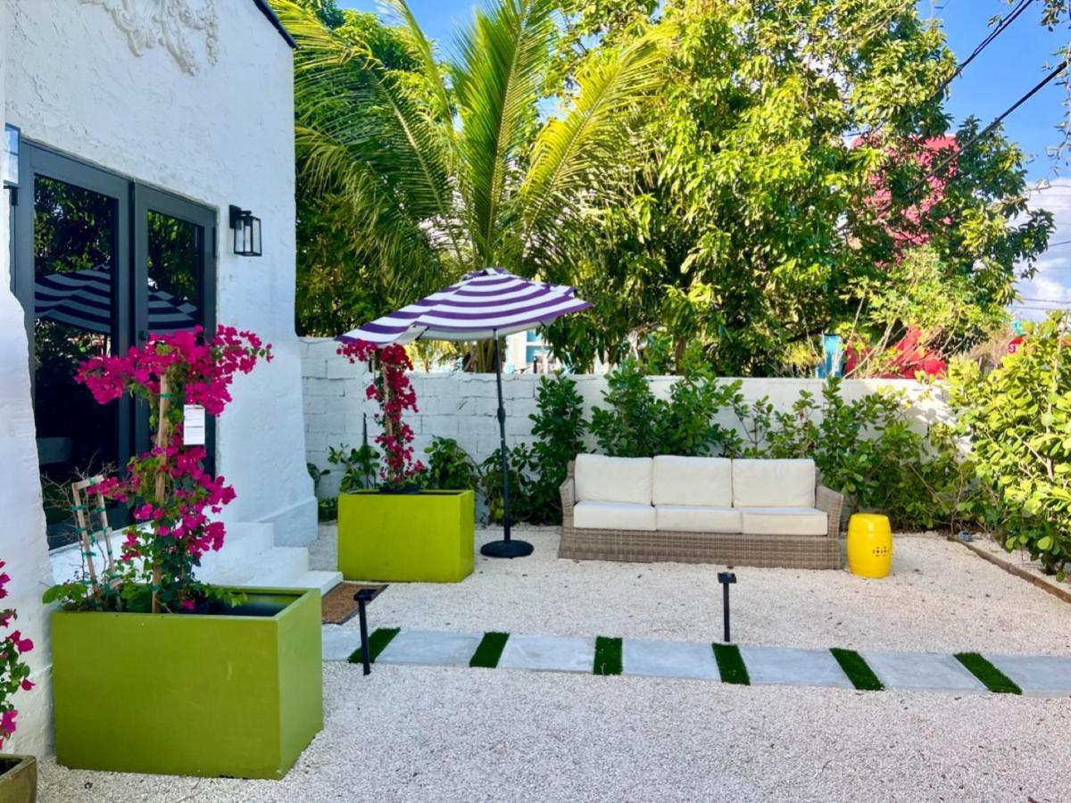 3 Seasons At The Carrington 3 Separate 2 Bedroom 1 Bathroom Apartments And A 3 Bedroom 2 Bathroom Villa Miami Esterno foto