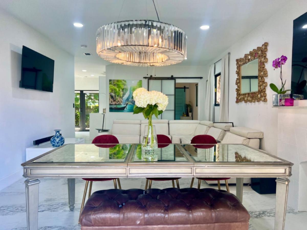 3 Seasons At The Carrington 3 Separate 2 Bedroom 1 Bathroom Apartments And A 3 Bedroom 2 Bathroom Villa Miami Esterno foto