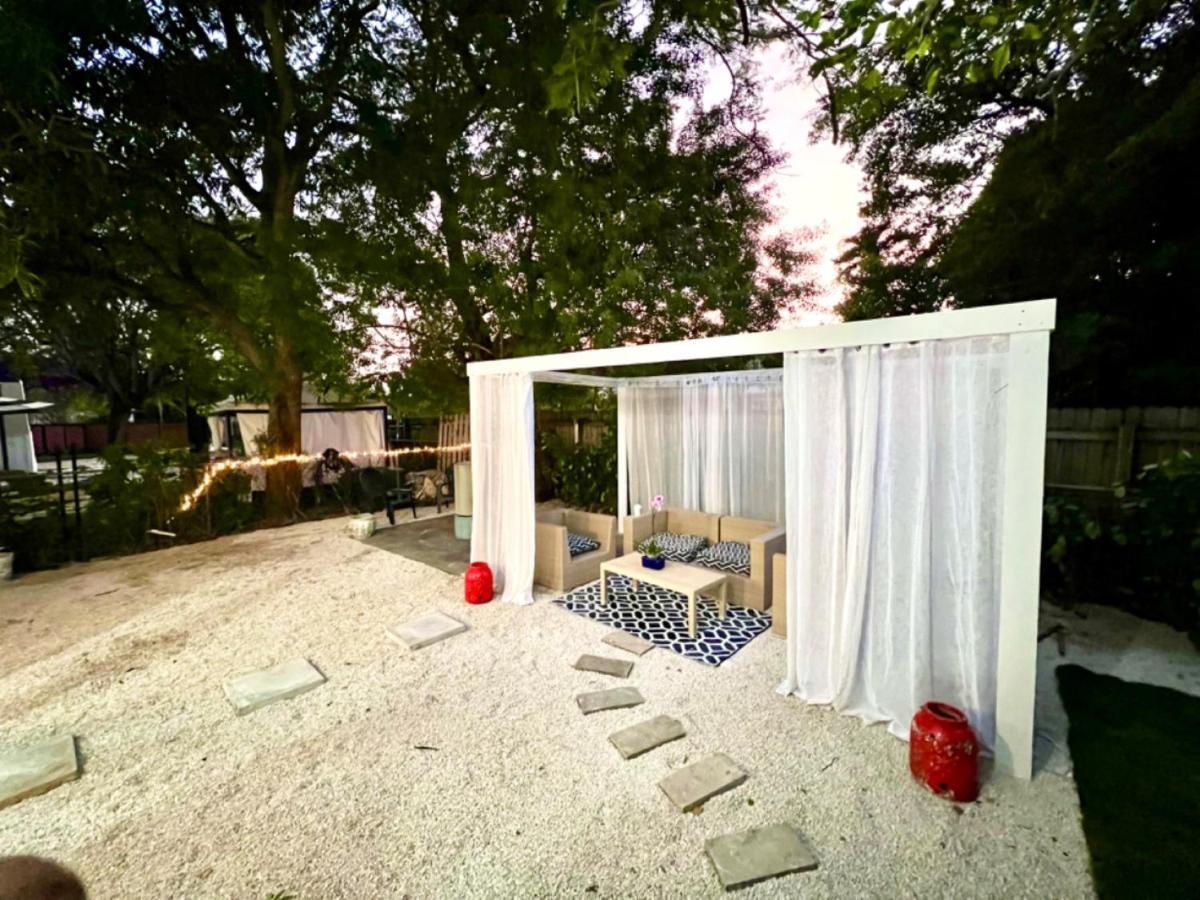 3 Seasons At The Carrington 3 Separate 2 Bedroom 1 Bathroom Apartments And A 3 Bedroom 2 Bathroom Villa Miami Esterno foto