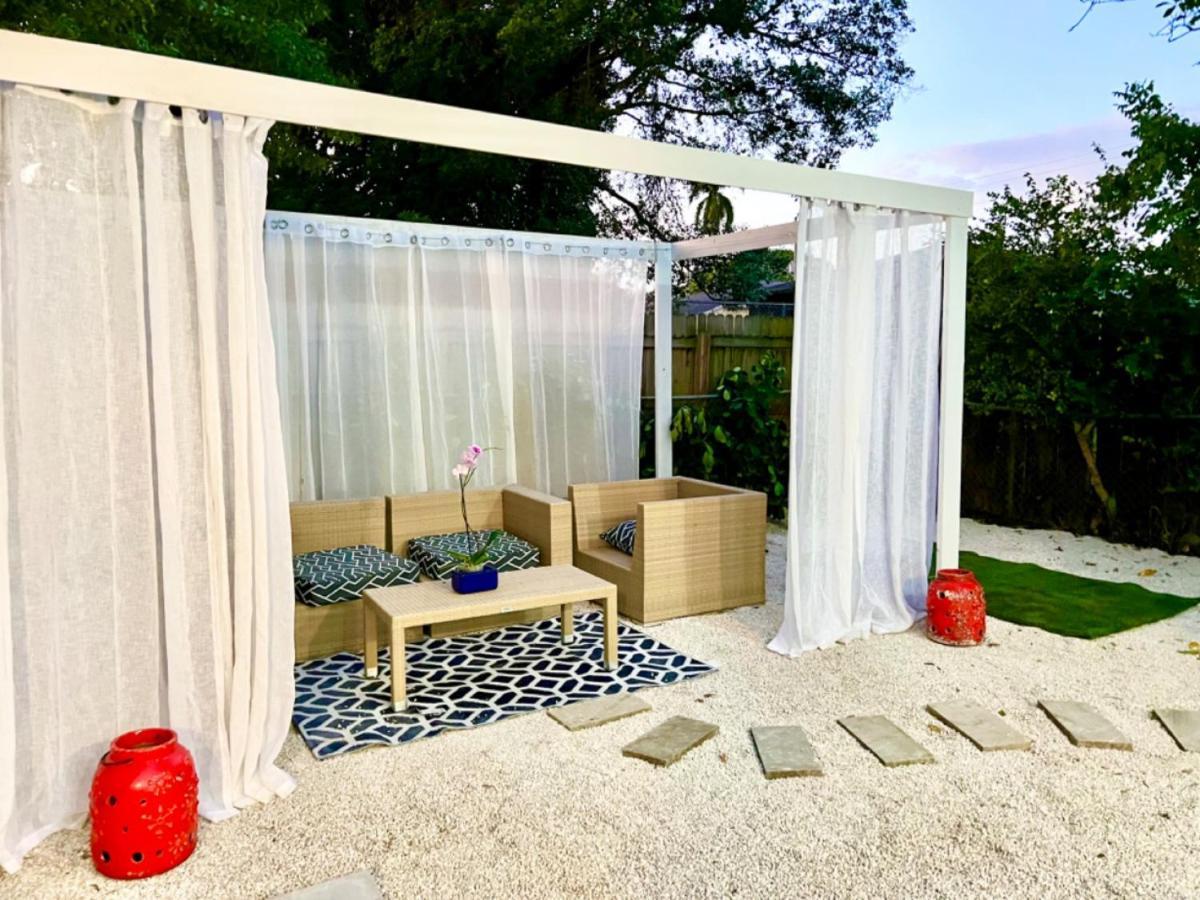 3 Seasons At The Carrington 3 Separate 2 Bedroom 1 Bathroom Apartments And A 3 Bedroom 2 Bathroom Villa Miami Esterno foto