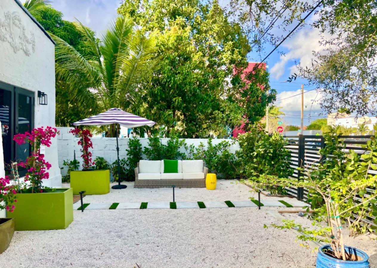 3 Seasons At The Carrington 3 Separate 2 Bedroom 1 Bathroom Apartments And A 3 Bedroom 2 Bathroom Villa Miami Esterno foto