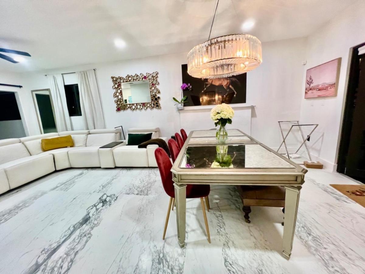 3 Seasons At The Carrington 3 Separate 2 Bedroom 1 Bathroom Apartments And A 3 Bedroom 2 Bathroom Villa Miami Esterno foto