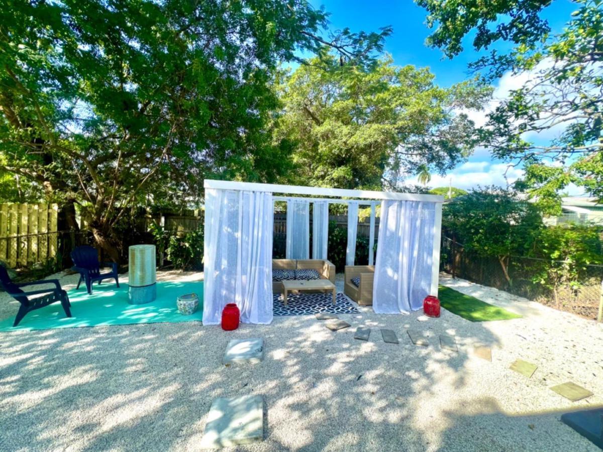 3 Seasons At The Carrington 3 Separate 2 Bedroom 1 Bathroom Apartments And A 3 Bedroom 2 Bathroom Villa Miami Esterno foto