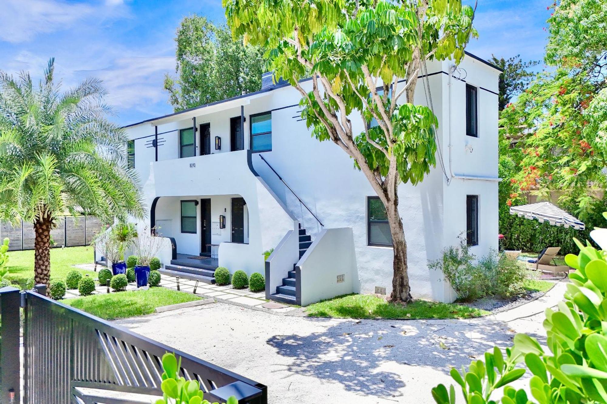 3 Seasons At The Carrington 3 Separate 2 Bedroom 1 Bathroom Apartments And A 3 Bedroom 2 Bathroom Villa Miami Esterno foto